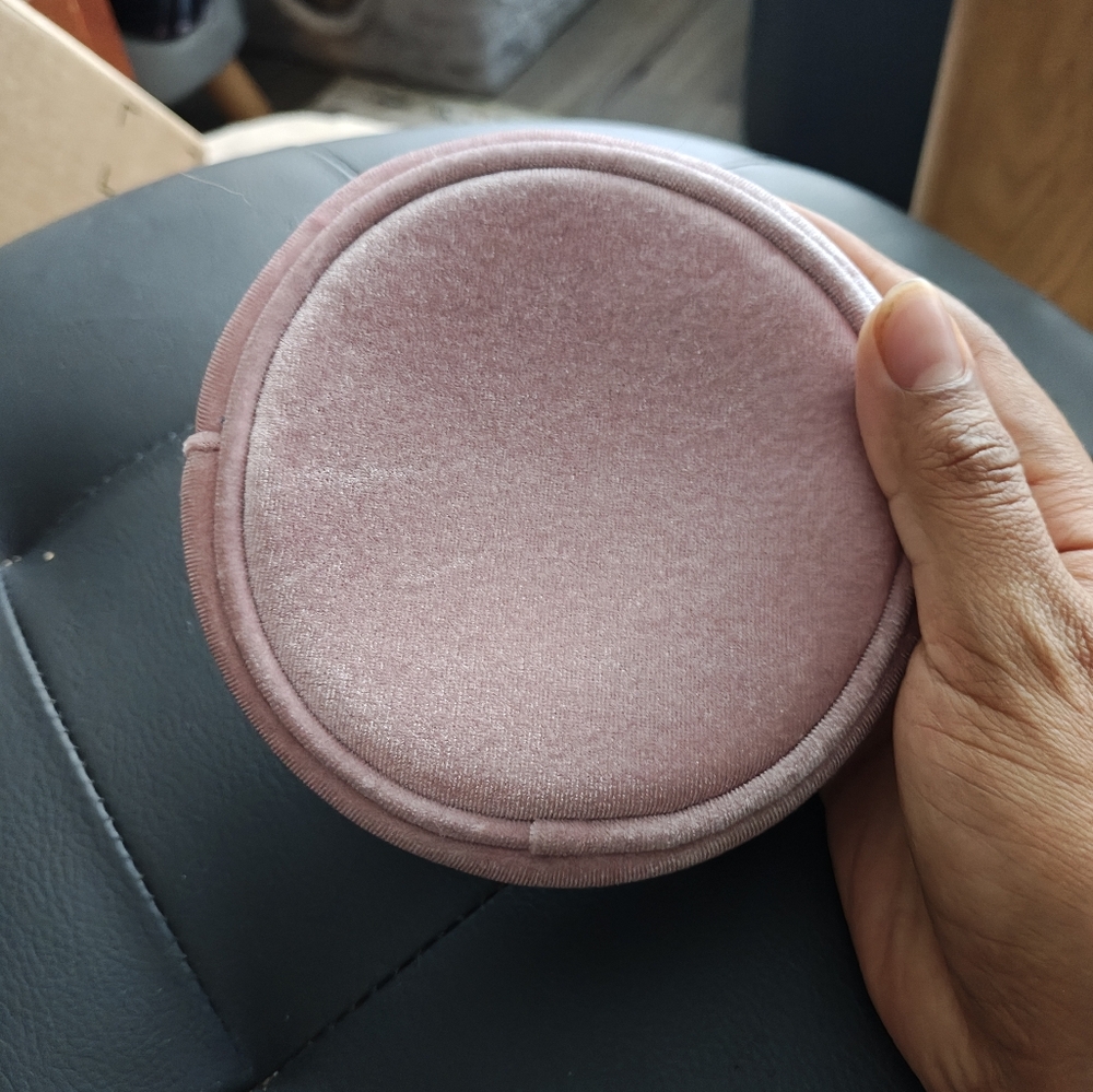Miu Miu Parfume Pink Velvet Pouch - Picture 4 of 10